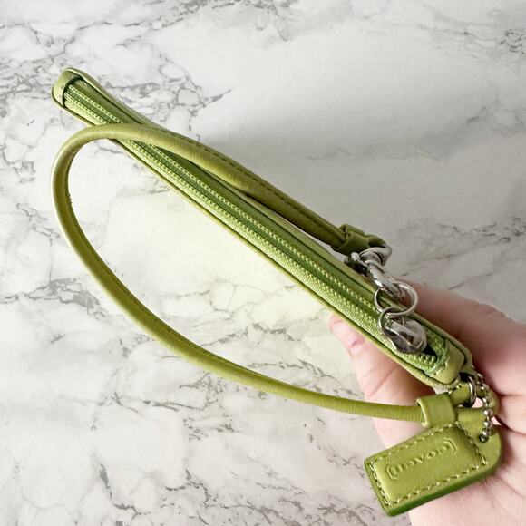 Coach Light Lime Green Soft Smooth Leather Zip Top Wristlet Classic hangtag - Picture 10 of 12